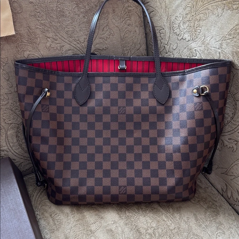 Louis Vuitton Neverfull Tote with Matching Wristlet - Picture 8 of 16